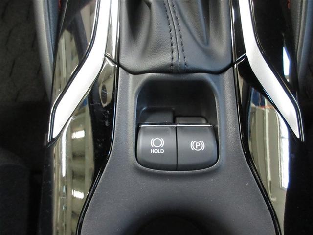 シフトレバーＰポジションで作動し、Ｐポジション以外のシフトチェンジで解除される、電動パーキングブレーキです。