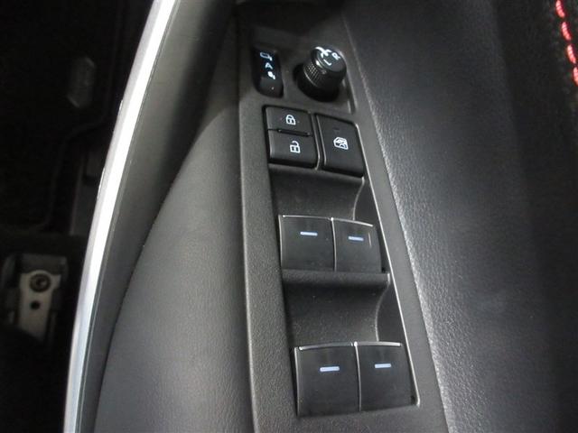 全席オート機構付ワンタッチ式パワーウィンドウが付いています。（挟み込み防止機能付）