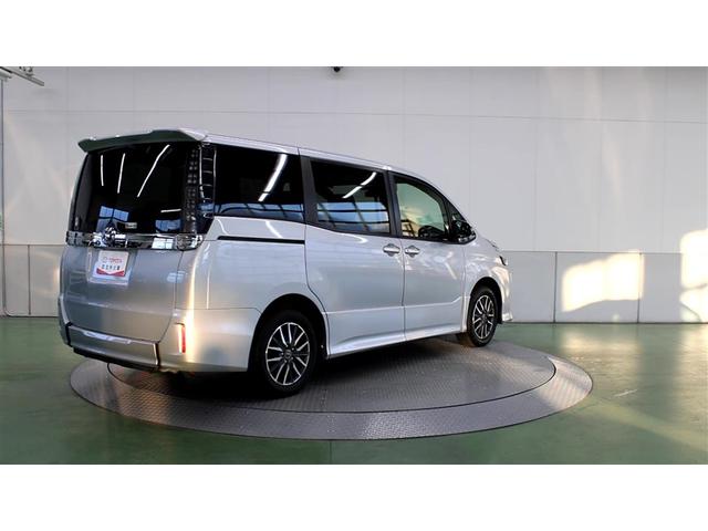 ヴォクシー ウエルキャブ　福祉車両　ワンセグ　メモリーナビ　ミュージックプレイヤー接続可　バックカメラ　衝突被害軽減システム　両側電動スライド　ＬＥＤヘッドランプ　乗車定員７人　アイドリングストップ（6枚目）