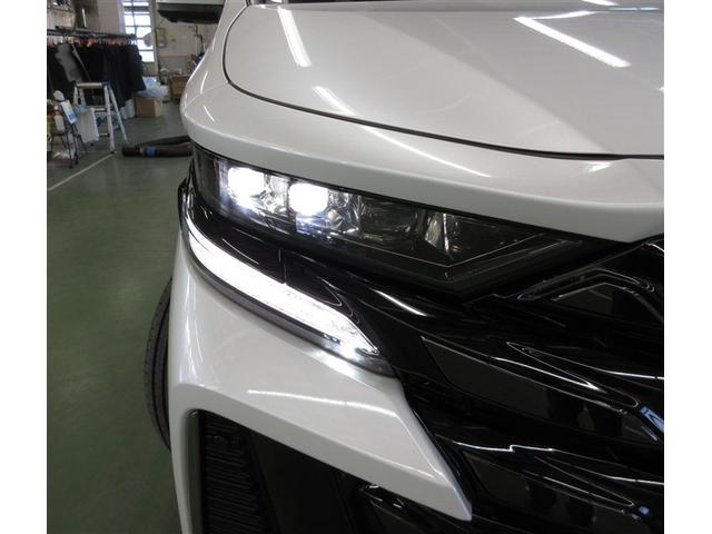 ヴェルファイア Ｚ　プレミア　４ＷＤ　革シート　サンルーフ　フルセグ　メモリーナビ　ミュージックプレイヤー接続可　後席モニター　バックカメラ　衝突被害軽減システム　ＥＴＣ　両側電動スライド　ＬＥＤヘッドランプ　乗車定員７人（7枚目）