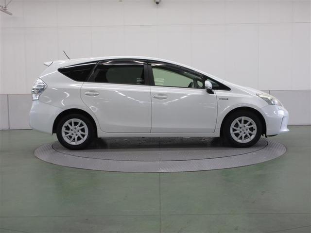 プリウス譲りのトライアングルシルエットを進化させ空力とラゲージスペースの確保を両立させました。