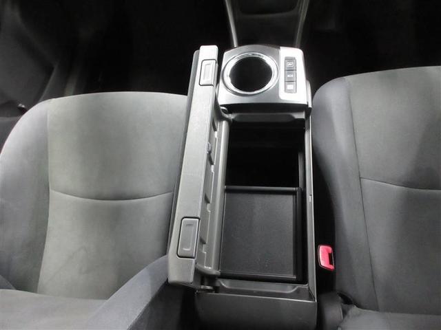 大型のセンターコンソールボックスです。