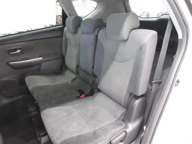 スライド＆リクライニング機能が付いてロングドライブも快適な、６対４分割可倒式リヤシートです。