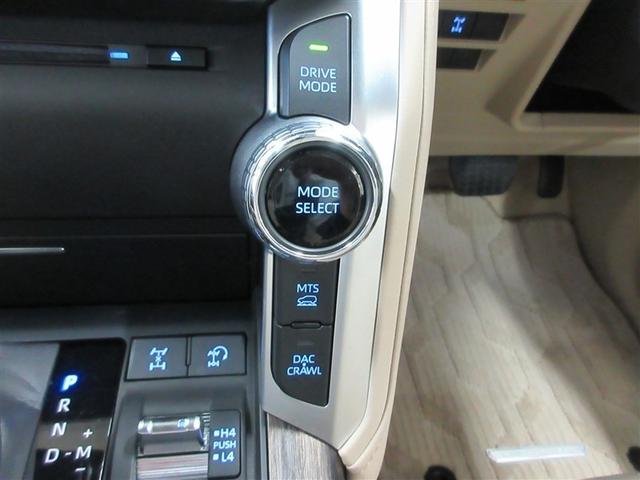走行シーンに応じて６つのモードから選択できる、ドライブモードセレクトです。