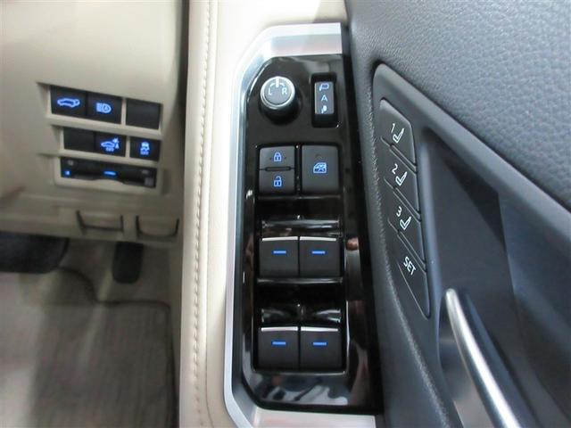 乗員全員が快適に操作できる、全席オート機構付ワンタッチパワーウィンドウです。