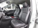 ＯＦＦ　ＲＯＡＤＰａｃｋａｇｅ専用の合成皮革のシートで運転席は８ウェイパワーシート、助手席は４ウェイマニュアルシート。