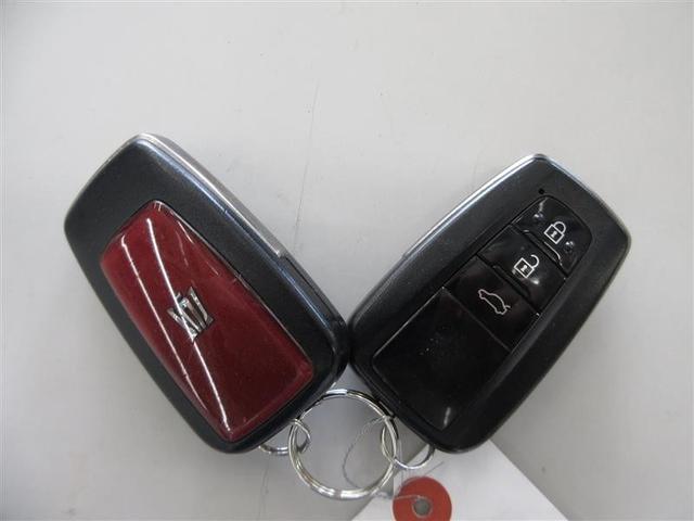 キーを鞄やポケットから出さずに解錠＆施錠、車の始動も出来るスマートエントリー＆プッシュスタートです。