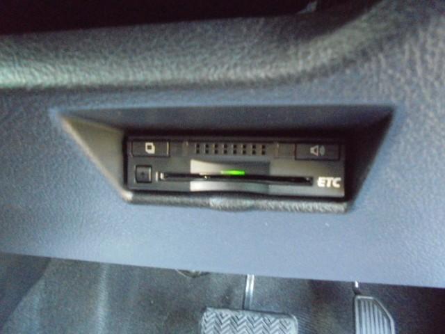 オーリス ハイブリッド　フルセグ　メモリーナビ　ＤＶＤ再生　ミュージックプレイヤー接続可　バックカメラ　衝突被害軽減システム　ＥＴＣ　ドラレコ　ＬＥＤヘッドランプ（18枚目）