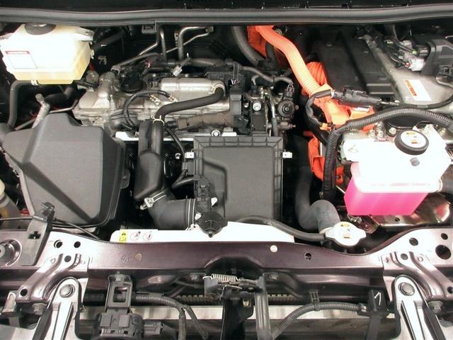 ノア ハイブリッドＳｉ　フルセグ　メモリーナビ　ＤＶＤ再生　ミュージックプレイヤー接続可　後席モニター　バックカメラ　衝突被害軽減システム　両側電動スライド　ＬＥＤヘッドランプ　乗車定員７人　３列シート　ワンオーナー　記録簿（30枚目）