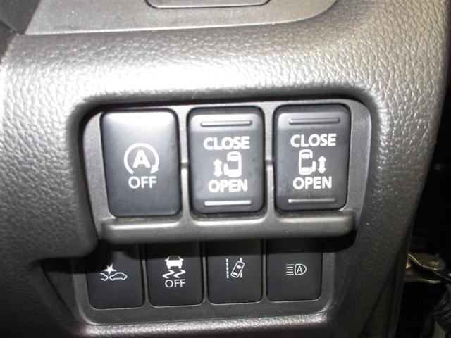 運転席から操作できる両側パワースライドドアのコントロールスイッチです（挟み込み防止機能付）