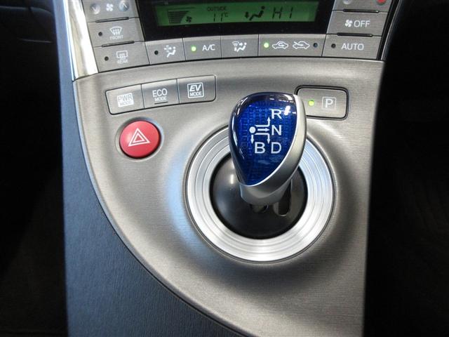 プリウス Ｓ　フルセグ　メモリーナビ　ＤＶＤ再生　ミュージックプレイヤー接続可　バックカメラ　ＥＴＣ　ＨＩＤヘッドライト　記録簿（17枚目）