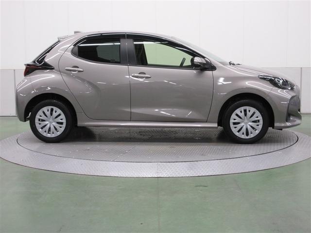 ヤリス ハイブリッドＧ　４ＷＤ　メモリーナビ　ミュージックプレイヤー接続可　衝突被害軽減システム　ＥＴＣ　ＬＥＤヘッドランプ　ワンオーナー　アイドリングストップ（5枚目）