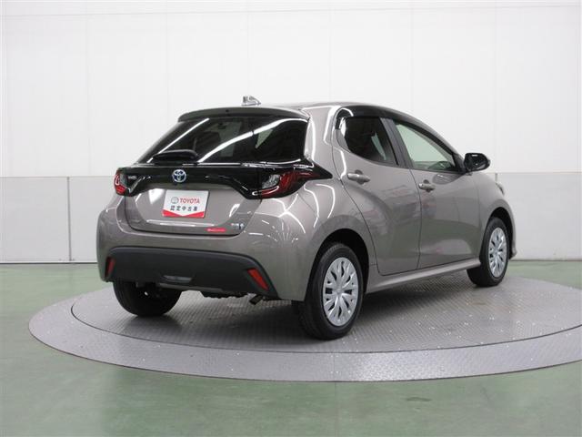 ヤリス ハイブリッドＧ　４ＷＤ　メモリーナビ　ミュージックプレイヤー接続可　衝突被害軽減システム　ＥＴＣ　ＬＥＤヘッドランプ　ワンオーナー　アイドリングストップ（6枚目）