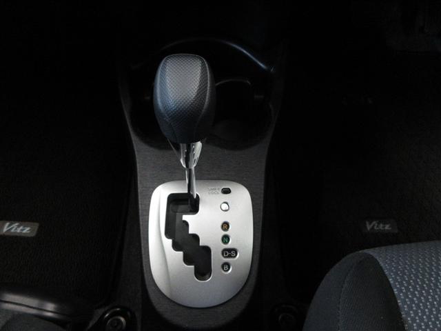 ヴィッツ F スマイルエディション ミュージックプレイヤー接続可(13枚目)