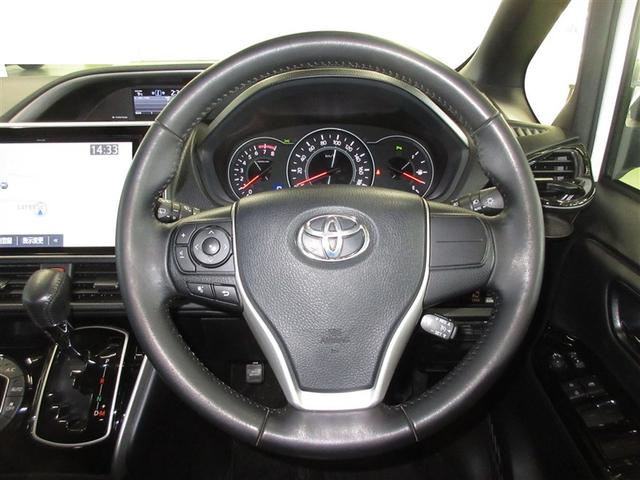 ヴォクシー ＺＳ　煌ＩＩＩ　４ＷＤ　フルセグ　メモリーナビ　ＤＶＤ再生　ミュージックプレイヤー接続可　バックカメラ　衝突被害軽減システム　ＥＴＣ　両側電動スライド　ＬＥＤヘッドランプ　ウオークスルー　乗車定員７人　３列シート（9枚目）