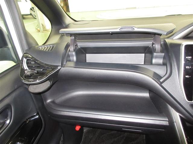 ヴォクシー ＺＳ　煌ＩＩＩ　４ＷＤ　フルセグ　メモリーナビ　ＤＶＤ再生　ミュージックプレイヤー接続可　バックカメラ　衝突被害軽減システム　ＥＴＣ　両側電動スライド　ＬＥＤヘッドランプ　ウオークスルー　乗車定員７人　３列シート（18枚目）