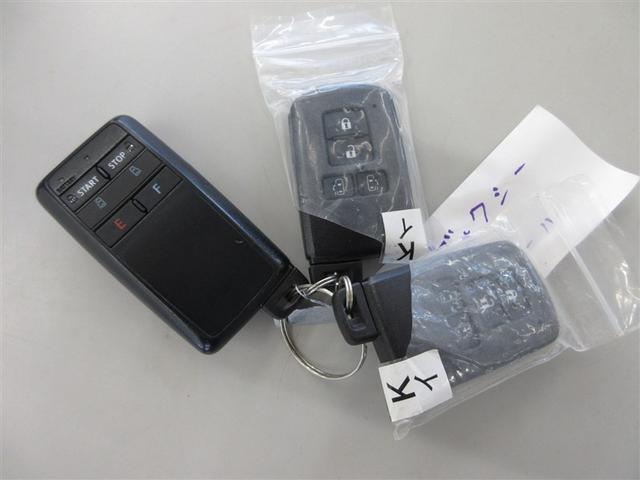 ヴォクシー ＺＳ　煌ＩＩＩ　４ＷＤ　フルセグ　メモリーナビ　ＤＶＤ再生　ミュージックプレイヤー接続可　バックカメラ　衝突被害軽減システム　ＥＴＣ　両側電動スライド　ＬＥＤヘッドランプ　ウオークスルー　乗車定員７人　３列シート（24枚目）