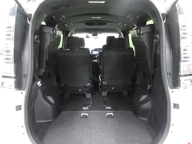 ヴォクシー ＺＳ　煌ＩＩ　ワンセグ　メモリーナビ　ミュージックプレイヤー接続可　バックカメラ　衝突被害軽減システム　ＥＴＣ　両側電動スライド　ＬＥＤヘッドランプ　乗車定員７人　３列シート　ワンオーナー　アイドリングストップ（24枚目）