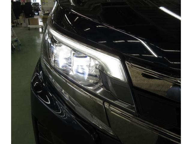 闇を切り裂く閃光。ＢｉＢｅａｍＬＥＤヘッドランプが付いています。