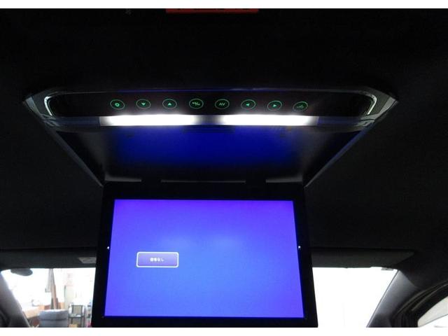 後席モニターが付いています。後席リラックスシートでくつろぎながらビデオ鑑賞もできます。