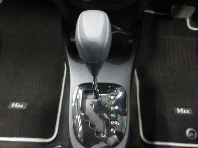 ヴィッツ Ｆ　セーフティーエディション　４ＷＤ　メモリーナビ　ＤＶＤ再生　ミュージックプレイヤー接続可　バックカメラ　衝突被害軽減システム　ＥＴＣ　ＬＥＤヘッドランプ（16枚目）
