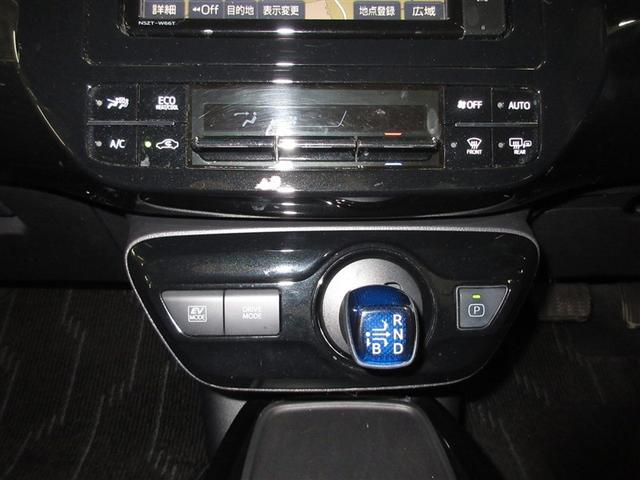 プリウス Ａ　４ＷＤ　フルセグ　メモリーナビ　ＤＶＤ再生　ミュージックプレイヤー接続可　バックカメラ　衝突被害軽減システム　ＥＴＣ　ＬＥＤヘッドランプ　ワンオーナー　記録簿（16枚目）