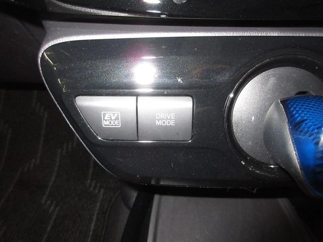 プリウス Ａ　４ＷＤ　フルセグ　メモリーナビ　ＤＶＤ再生　ミュージックプレイヤー接続可　バックカメラ　衝突被害軽減システム　ＥＴＣ　ＬＥＤヘッドランプ　ワンオーナー　記録簿（17枚目）