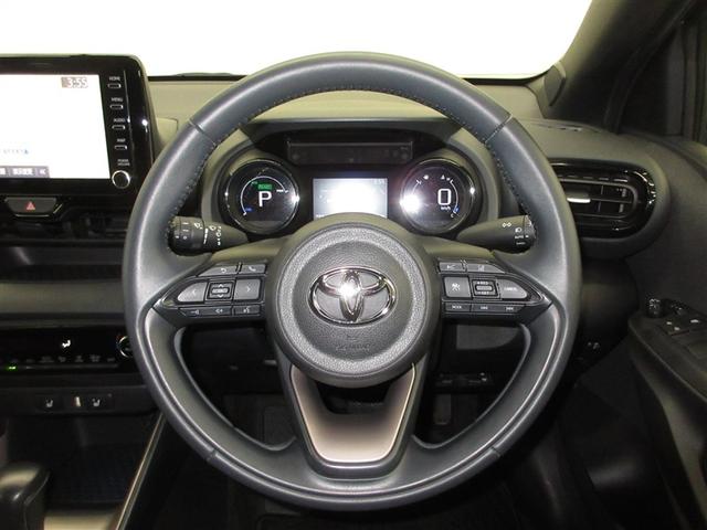 ヤリス ハイブリッドＺ　フルセグ　メモリーナビ　ＤＶＤ再生　ミュージックプレイヤー接続可　バックカメラ　衝突被害軽減システム　ＥＴＣ　ＬＥＤヘッドランプ　ワンオーナー　記録簿（9枚目）