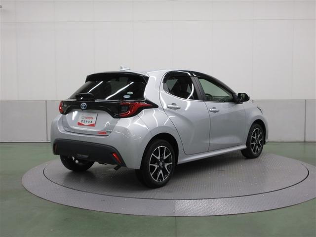 ヤリス ハイブリッドZ 4WD フルセグ メモリーナビ DVD再生 ミュージックプレイヤー接続可 バックカメラ 衝突被害軽減システム ETC LEDヘッドランプ ワンオーナー(6枚目)