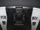 運転席・助手席両側で使いやすい、オーバーヘッドの両側パワースライドドア操作スイッチです。