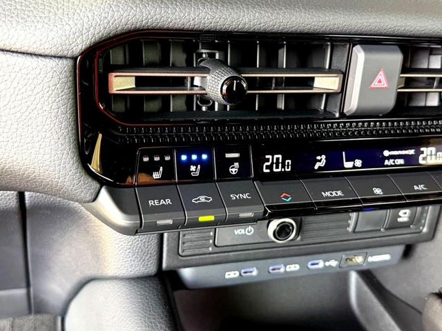 ランドクルーザー２５０ ＶＸファーストエディション　４ＷＤ　ナビ　パノラミックビューモニター　デジタルインナーミラー　ムーンルーフ　ヒーター＆ベンチレーションシート　ステアリングヒーター　ＬＥＤヘッドライト　パワーバックドア（28枚目）