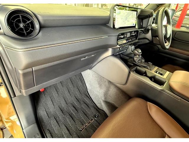 ランドクルーザー２５０ ＶＸファーストエディション　４ＷＤ　ナビ　パノラミックビューモニター　デジタルインナーミラー　ムーンルーフ　ヒーター＆ベンチレーションシート　ステアリングヒーター　ＬＥＤヘッドライト　パワーバックドア（32枚目）