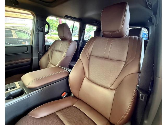 ランドクルーザー２５０ ＶＸファーストエディション　４ＷＤ　ナビ　パノラミックビューモニター　デジタルインナーミラー　ムーンルーフ　ヒーター＆ベンチレーションシート　ステアリングヒーター　ＬＥＤヘッドライト　パワーバックドア（33枚目）