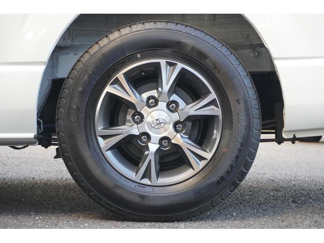 ハイエースバン スーパーＧＬ　ダークプライムＩＩ　１オーナー　ナビ　パノラミックビューモニター　デジタルインナーミラー　ＥＴＣ２．０　ＬＥＤヘッドランプ　両側パワースライド　リヤヒーター＆クーラー　ＯＰ１５インチＡＷ　スマートキー（26枚目）