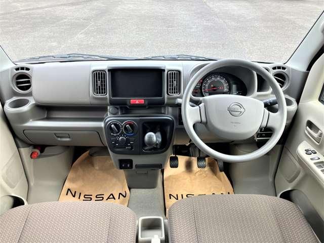 ＮＶ１００クリッパーバン ６６０　ＧＸ　ハイルーフ　４ＷＤ　４ＷＤ　エマ－ジェンシ－ブレ－キ　踏み間違い防　切替４ＷＤ　キーレスエントリーキー　ＬＥＤ　パワーウィンドー　助手席エアバック　エアコン　禁煙車　レーンアシスト　運転席エアバック　パワステ　ＡＢＳ　デュアルカメラブレーキＳ（3枚目）