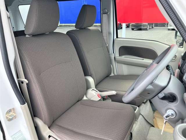 ＮＶ１００クリッパーバン ６６０　ＧＸ　ハイルーフ　４ＷＤ　４ＷＤ　エマ－ジェンシ－ブレ－キ　踏み間違い防　切替４ＷＤ　キーレスエントリーキー　ＬＥＤ　パワーウィンドー　助手席エアバック　エアコン　禁煙車　レーンアシスト　運転席エアバック　パワステ　ＡＢＳ　デュアルカメラブレーキＳ（13枚目）