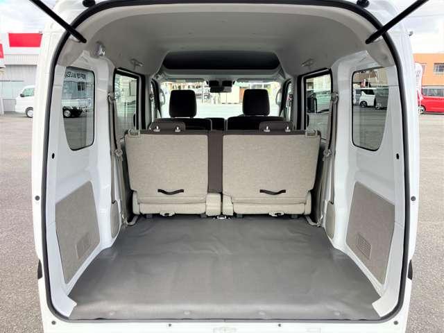 ＮＶ１００クリッパーバン ６６０　ＧＸ　ハイルーフ　４ＷＤ　４ＷＤ　エマ－ジェンシ－ブレ－キ　踏み間違い防　切替４ＷＤ　キーレスエントリーキー　ＬＥＤ　パワーウィンドー　助手席エアバック　エアコン　禁煙車　レーンアシスト　運転席エアバック　パワステ　ＡＢＳ　デュアルカメラブレーキＳ（18枚目）