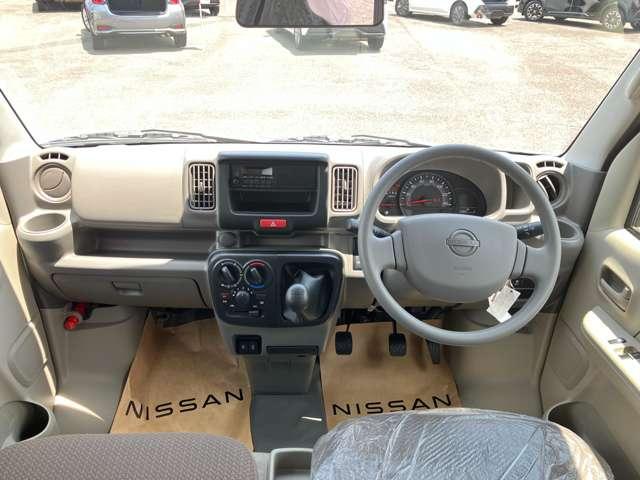 ＮＶ１００クリッパーバン ６６０　ＤＸ　ハイルーフ　４ＷＤ　４ＷＤ　エマ－ジェンシ－ブレ－キ　踏み間違い防　スマートキー　禁煙車両　助手席エアバック　パートタイム４ＷＤ　キーレスキー　パワーウィンドー　パワステ付き　運転席エアバック　エアコン　ＡＢＳ付き　レーンアシスト（3枚目）