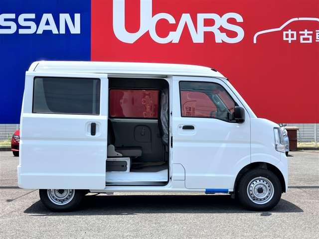 ＮＶ１００クリッパーバン ６６０　ＤＸ　ハイルーフ　４ＷＤ　４ＷＤ　エマ－ジェンシ－ブレ－キ　踏み間違い防　スマートキー　禁煙車両　助手席エアバック　パートタイム４ＷＤ　キーレスキー　パワーウィンドー　パワステ付き　運転席エアバック　エアコン　ＡＢＳ付き　レーンアシスト（7枚目）