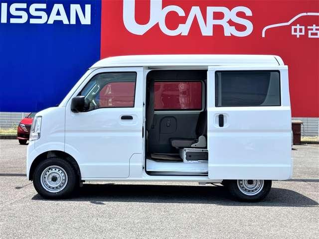 ＮＶ１００クリッパーバン ６６０　ＤＸ　ハイルーフ　４ＷＤ　４ＷＤ　エマ－ジェンシ－ブレ－キ　踏み間違い防　スマートキー　禁煙車両　助手席エアバック　パートタイム４ＷＤ　キーレスキー　パワーウィンドー　パワステ付き　運転席エアバック　エアコン　ＡＢＳ付き　レーンアシスト（8枚目）