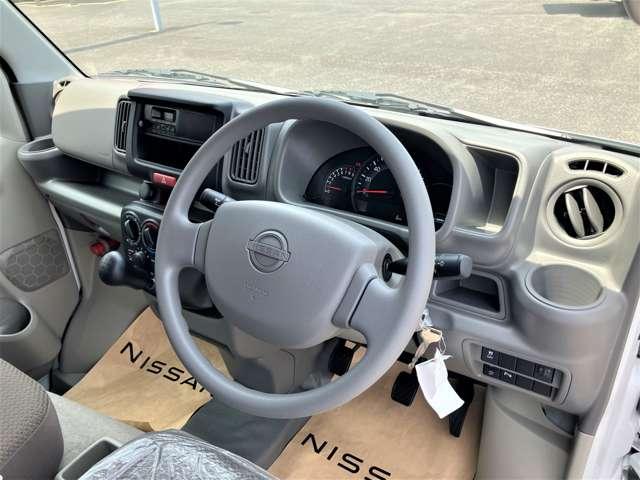 ＮＶ１００クリッパーバン ６６０　ＤＸ　ハイルーフ　４ＷＤ　４ＷＤ　エマ－ジェンシ－ブレ－キ　踏み間違い防　スマートキー　禁煙車両　助手席エアバック　パートタイム４ＷＤ　キーレスキー　パワーウィンドー　パワステ付き　運転席エアバック　エアコン　ＡＢＳ付き　レーンアシスト（12枚目）