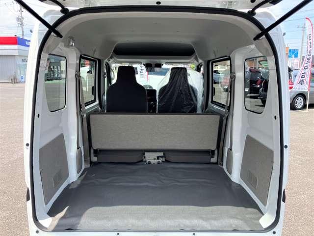 ＮＶ１００クリッパーバン ６６０　ＤＸ　ハイルーフ　４ＷＤ　４ＷＤ　エマ－ジェンシ－ブレ－キ　踏み間違い防　スマートキー　禁煙車両　助手席エアバック　パートタイム４ＷＤ　キーレスキー　パワーウィンドー　パワステ付き　運転席エアバック　エアコン　ＡＢＳ付き　レーンアシスト（16枚目）