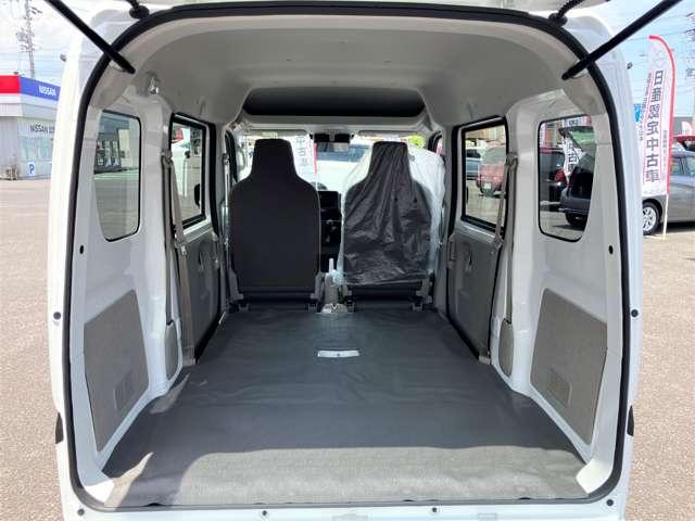 ＮＶ１００クリッパーバン ６６０　ＤＸ　ハイルーフ　４ＷＤ　４ＷＤ　エマ－ジェンシ－ブレ－キ　踏み間違い防　スマートキー　禁煙車両　助手席エアバック　パートタイム４ＷＤ　キーレスキー　パワーウィンドー　パワステ付き　運転席エアバック　エアコン　ＡＢＳ付き　レーンアシスト（17枚目）