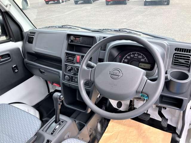 ＮＴ１００クリッパートラック ６６０　ＤＸ　セーフティ　パッケージ　４ＷＤ　４ＷＤ　エマ－ジェンシ－ブレ－キ　車線逸脱警報　インテリジェントエマージェンシーブレーキ　パワーウィンドウ　キーレスエントリー　禁煙車　助手席エアバッグ　切替式４ＷＤ　車線逸脱警報　エアバッグ　エアコン　ＡＢＳ　パワーステアリング（3枚目）