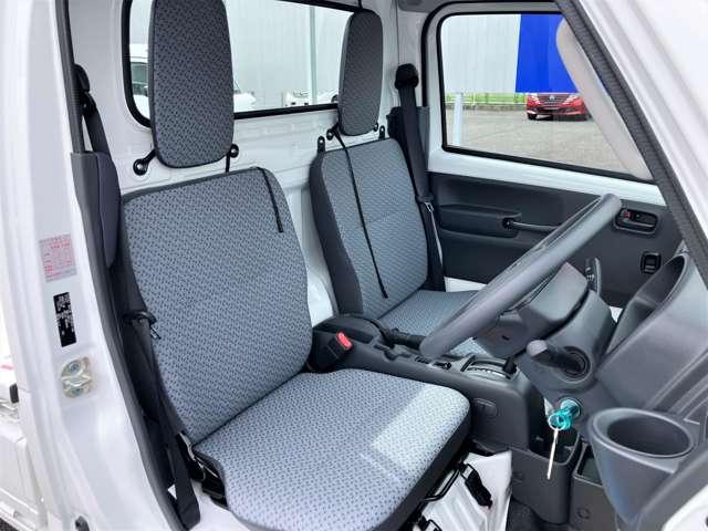 ＮＴ１００クリッパートラック ６６０　ＤＸ　セーフティ　パッケージ　４ＷＤ　４ＷＤ　エマ－ジェンシ－ブレ－キ　車線逸脱警報　インテリジェントエマージェンシーブレーキ　パワーウィンドウ　キーレスエントリー　禁煙車　助手席エアバッグ　切替式４ＷＤ　車線逸脱警報　エアバッグ　エアコン　ＡＢＳ　パワーステアリング（11枚目）