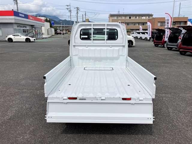 ＮＴ１００クリッパートラック ６６０　ＤＸ　セーフティ　パッケージ　４ＷＤ　４ＷＤ　エマ－ジェンシ－ブレ－キ　車線逸脱警報　インテリジェントエマージェンシーブレーキ　パワーウィンドウ　キーレスエントリー　禁煙車　助手席エアバッグ　切替式４ＷＤ　車線逸脱警報　エアバッグ　エアコン　ＡＢＳ　パワーステアリング（12枚目）
