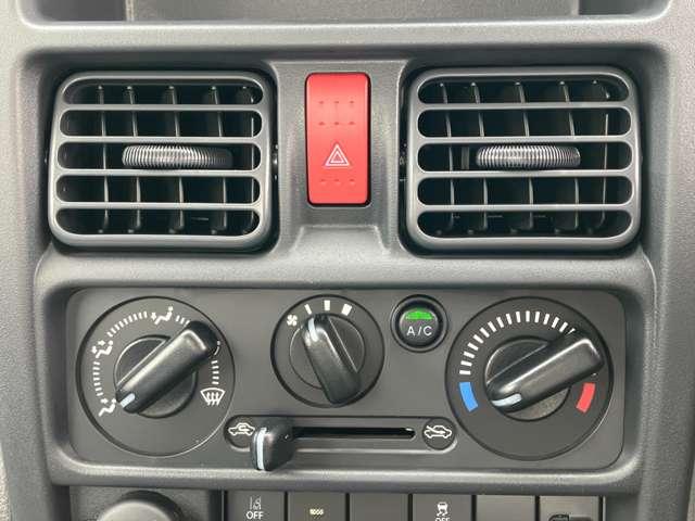 ＮＴ１００クリッパートラック ６６０　ＤＸ　セーフティ　パッケージ　４ＷＤ　４ＷＤ　エマ－ジェンシ－ブレ－キ　車線逸脱警報　インテリジェントエマージェンシーブレーキ　パワーウィンドウ　キーレスエントリー　禁煙車　助手席エアバッグ　切替式４ＷＤ　車線逸脱警報　エアバッグ　エアコン　ＡＢＳ　パワーステアリング（15枚目）