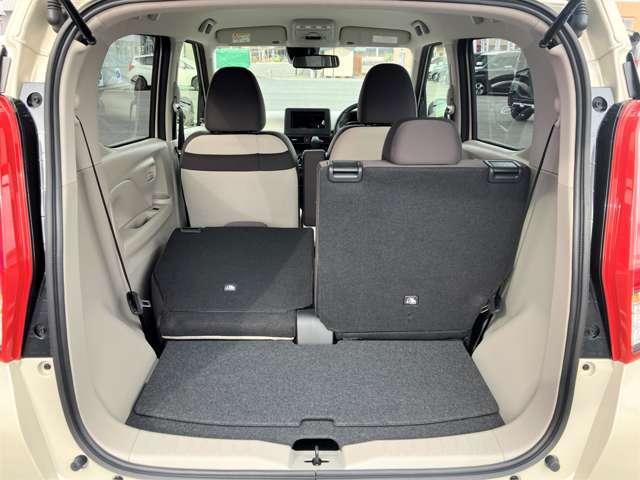 シートバックを倒すことで多彩な積載が可能です。大きな荷物も、長尺物も、高さのある物も、しっかり積めます！