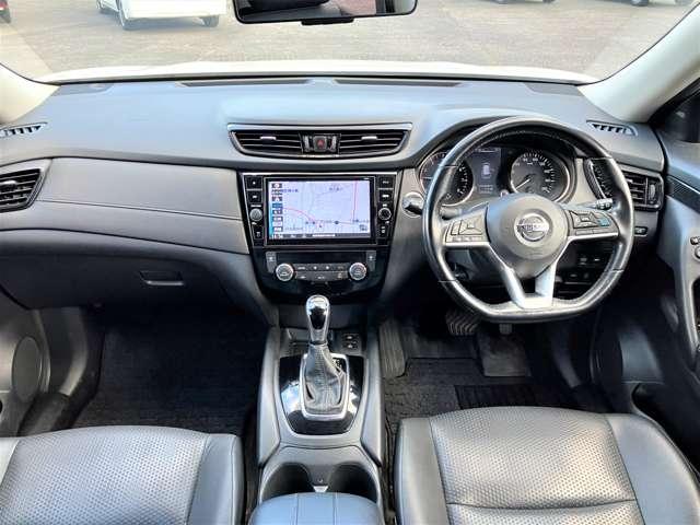 エクストレイル ２．０　２０Ｘｉ　Ｖセレクション　２列車　４ＷＤ　純正ナビ・ＴＶ　プロパイロット　踏み間違い防止　盗難防止　全周囲モニター　オールモード４ＷＤ　ＬＥＤヘッドライト　ＬＤＰ　ｉストップ　レーダークルーズ　ＥＴＣ　アルミ　メモリーナビ　スマートキー　バックモニター　ＡＢＳ　ナビＴＶ（3枚目）