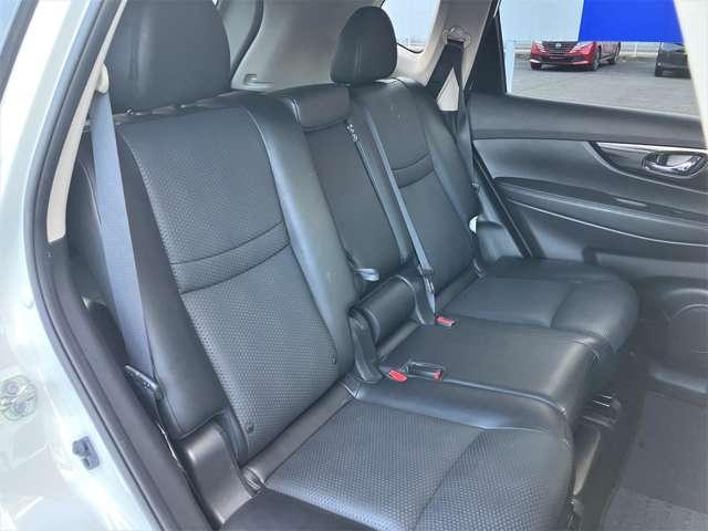 エクストレイル ２．０　２０Ｘｉ　Ｖセレクション　２列車　４ＷＤ　純正ナビ・ＴＶ　プロパイロット　踏み間違い防止　盗難防止　全周囲モニター　オールモード４ＷＤ　ＬＥＤヘッドライト　ＬＤＰ　ｉストップ　レーダークルーズ　ＥＴＣ　アルミ　メモリーナビ　スマートキー　バックモニター　ＡＢＳ　ナビＴＶ（20枚目）